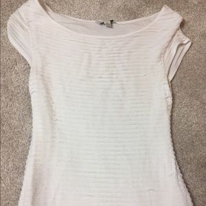 🌷50% off in bundle of 2+! White XS Tiered shirt